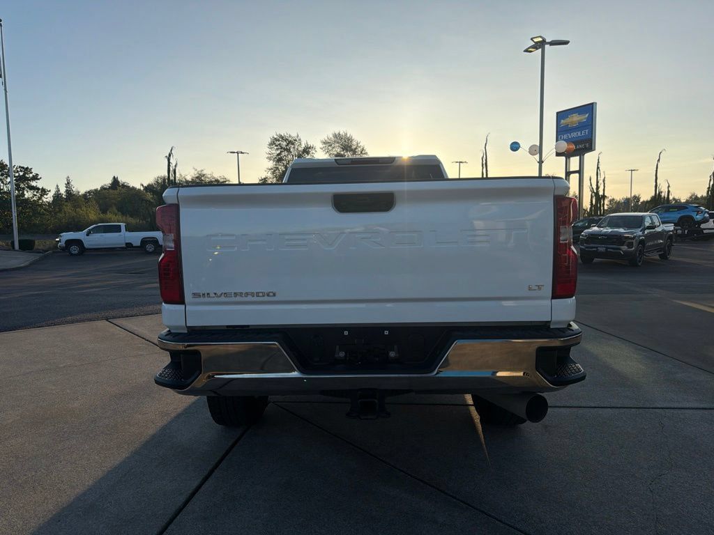Used 2026 Chevrolet Silverado 3500 LT AWD/4WD image 5