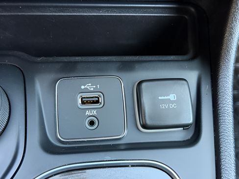 Used 2020 Jeep Cherokee Latitude Plus AWD/4WD image 12