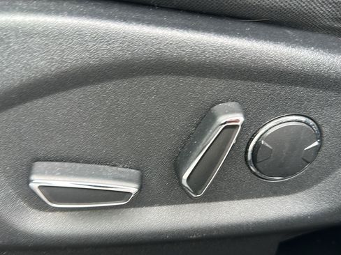 Used 2017 Ford Explorer XLT AWD/4WD image 15