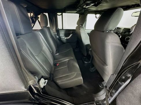 Used 2015 Jeep Wrangler Unlimited Sahara w/ Max Tow Package AWD/4WD image 25