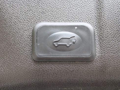 Used 2016 GMC Acadia SLE AWD/4WD image 18