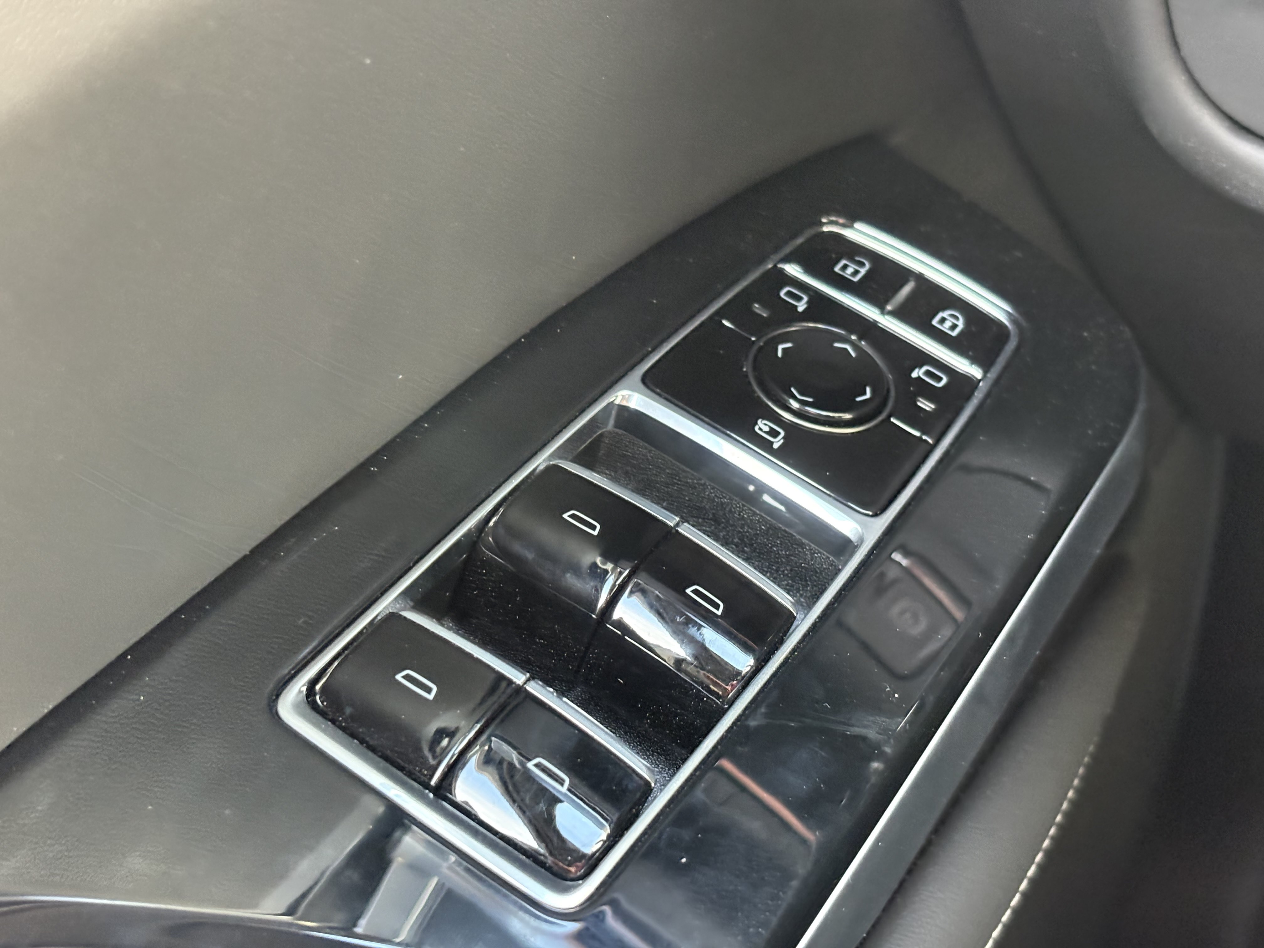 Used 2026 Cadillac Escalade V w/ LPO, ONYX Package AWD/4WD image 32