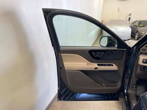 Certified 2023 Lincoln Aviator Reserve w/ Equipment Group 201A image 16