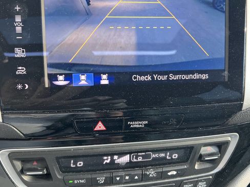 Used 2016 Honda Pilot Touring image 12