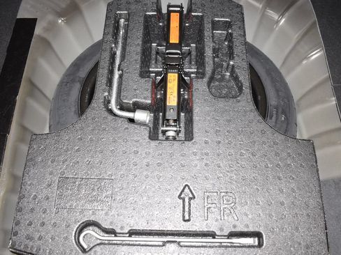 Certified 2024 Nissan Kicks SV FWD image 33