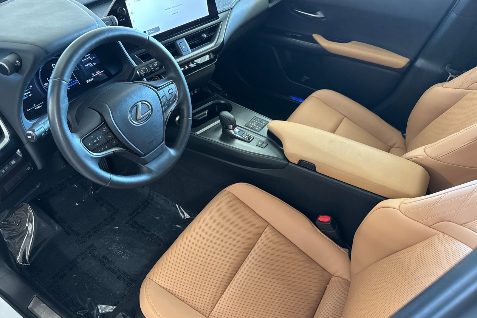 Certified 2025 Lexus UX 300h AWD w/ Accessory Package (Z2) image 4
