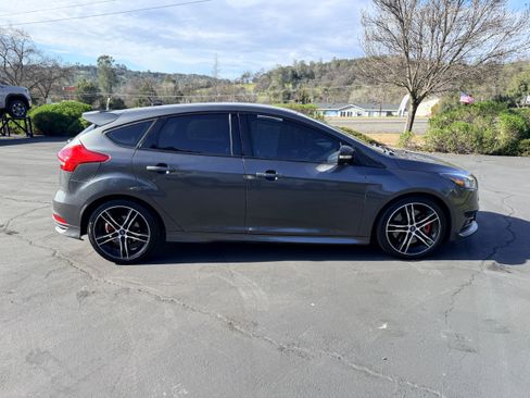 Used 2016 Ford Focus ST image 5