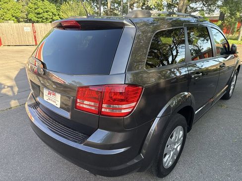 Used 2017 Dodge Journey SE w/ Flexible Seating Group FWD image 8