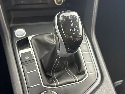 Used 2024 Volkswagen Tiguan SE image 24