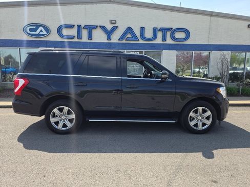 Used 2021 Ford Expedition XLT image 3