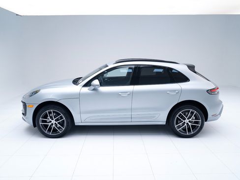 Certified 2026 Porsche Macan AWD/4WD image 2