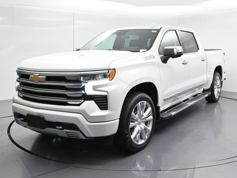 Used 2024 Chevrolet Silverado 1500 High Country w/ High Country Premium Package AWD/4WD image 3