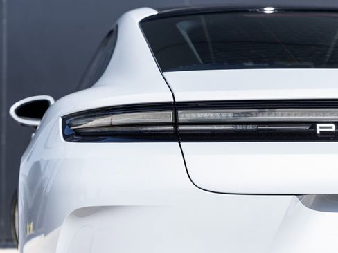 New 2026 Porsche Panamera 4 image 14