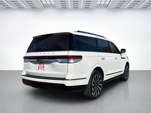 Used 2022 Lincoln Navigator Reserve image 4