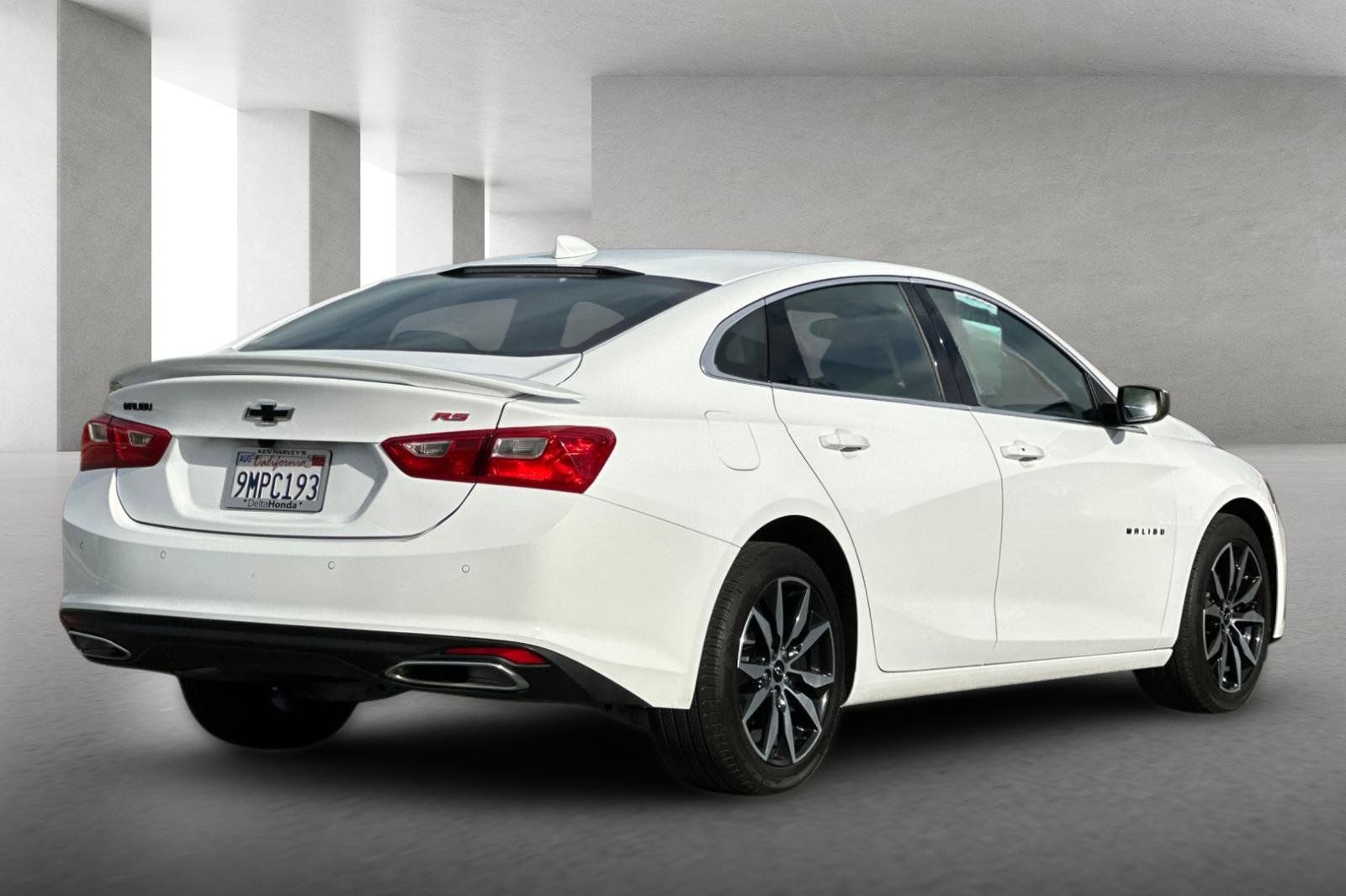 Used 2025 Chevrolet Malibu RS FWD image 4