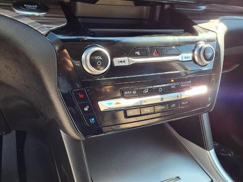 Used 2023 Ford Explorer Limited image 13