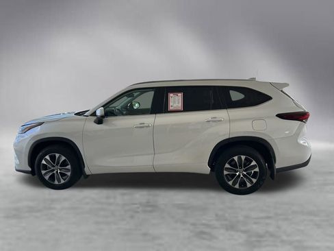 Used 2024 Toyota Highlander XLE AWD/4WD image 8