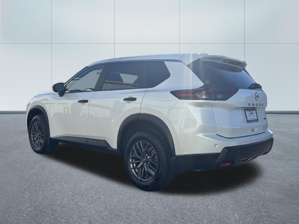 Used 2025 Nissan Rogue S AWD/4WD image 5