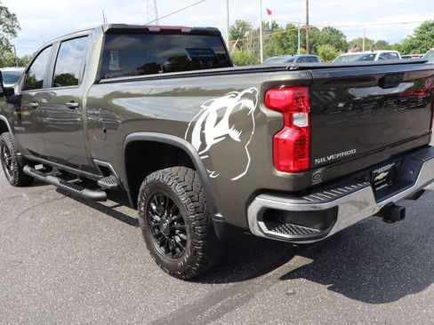 Used 2022 Chevrolet Silverado 2500 LT w/ Convenience Package AWD/4WD image 3