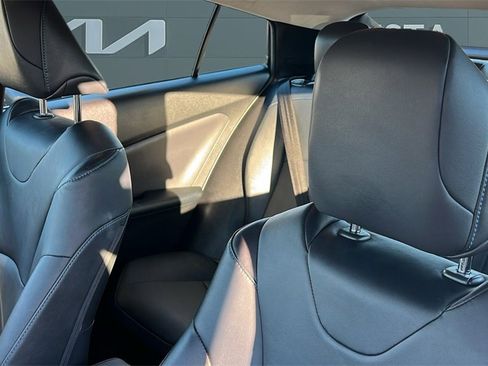 Used 2018 Toyota Prius Three Touring image 11