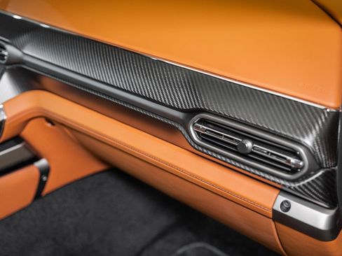 Used 2025 Aston Martin Vanquish image 40