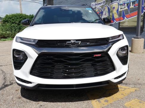 Used 2023 Chevrolet TrailBlazer RS w/ Sun and Liftgate Package AWD/4WD image 2