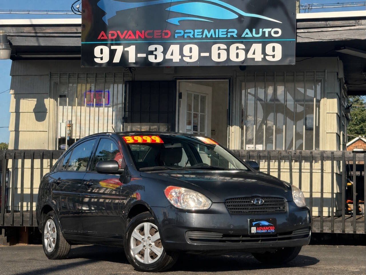 Used 2011 Hyundai Accent GLS FWD image 1
