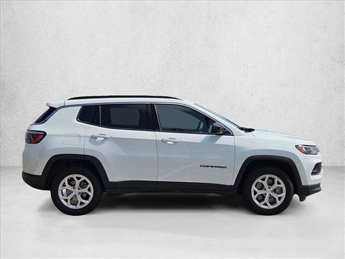Used 2024 Jeep Compass Latitude AWD/4WD image 4