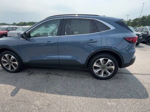 Certified 2025 Ford Escape Platinum AWD/4WD image 16