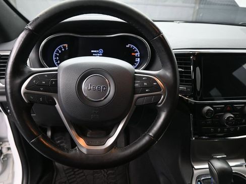 Used 2020 Jeep Grand Cherokee Altitude AWD/4WD image 7