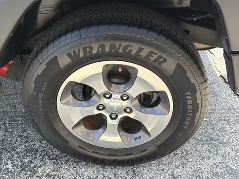 Used 2018 Jeep Wrangler Unlimited Sport S AWD/4WD image 14