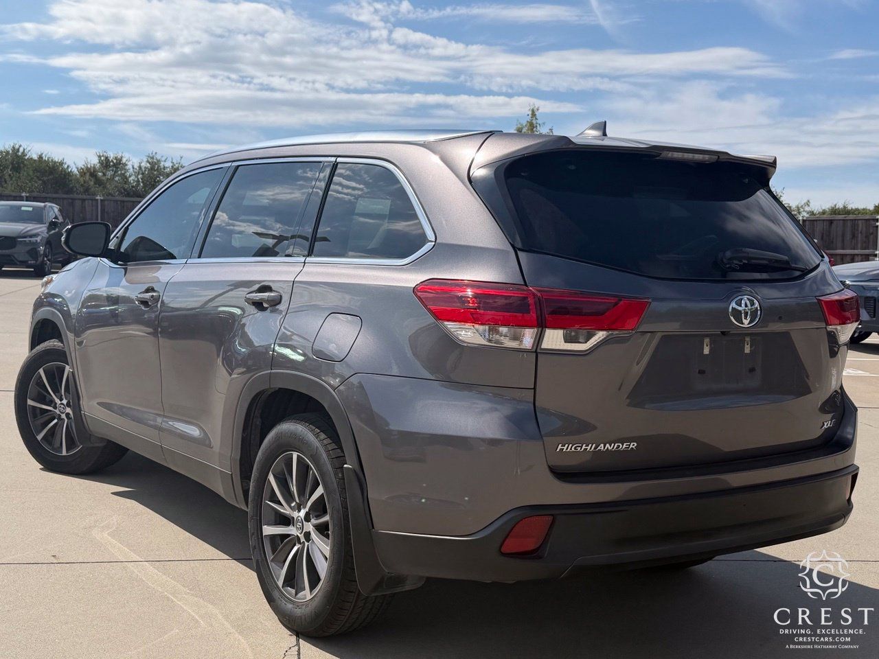 Used 2019 Toyota Highlander XLE FWD image 5