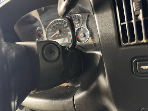 Used 2019 Chevrolet Express 3500 w/ Driver Convenience Package image 18