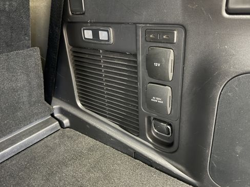 Used 2025 Ford Expedition Active AWD/4WD image 23