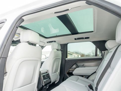 Used 2024 Land Rover Range Rover Sport SE image 35