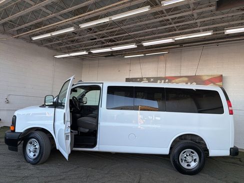 Used 2017 Chevrolet Express 2500 LS image 3