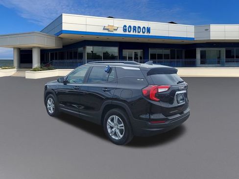 Used 2023 GMC Terrain SLE w/ Driver Convenience Package FWD image 3