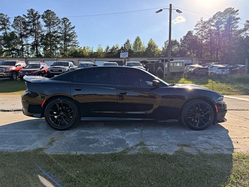Used 2017 Dodge Charger R/T image 3