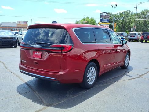 Used 2026 Chrysler Pacifica Select FWD image 4