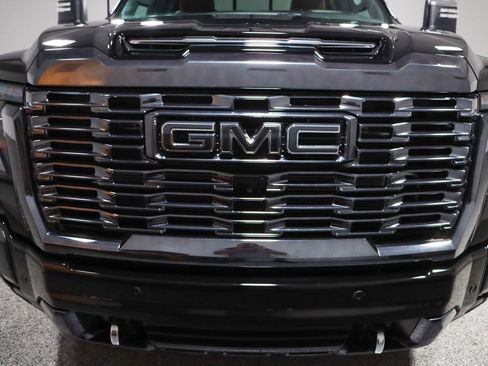 Used 2024 GMC Sierra 3500 Denali Ultimate AWD/4WD image 4