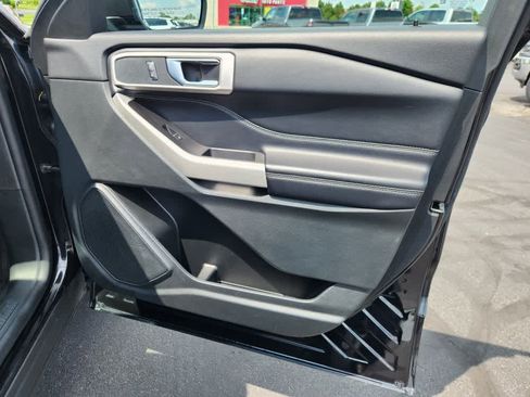 Used 2022 Ford Explorer XLT image 30
