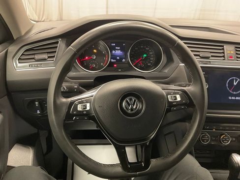 Used 2020 Volkswagen Tiguan SE image 18