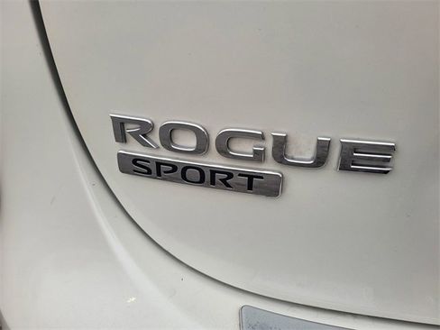 Used 2017 Nissan Rogue Sport SL image 10