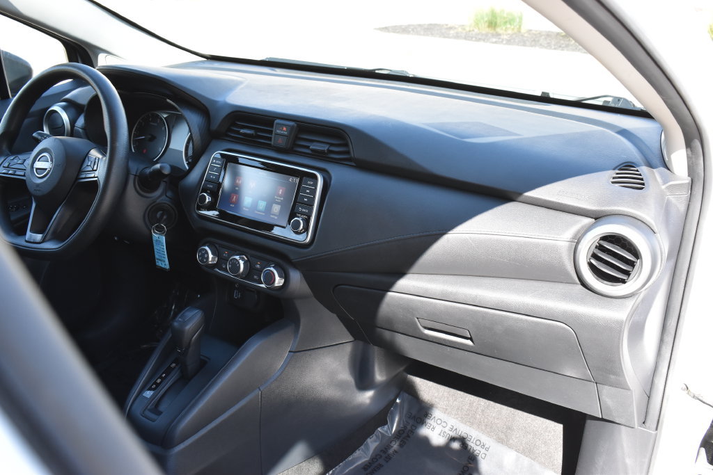 Used 2025 Nissan Versa S FWD image 11