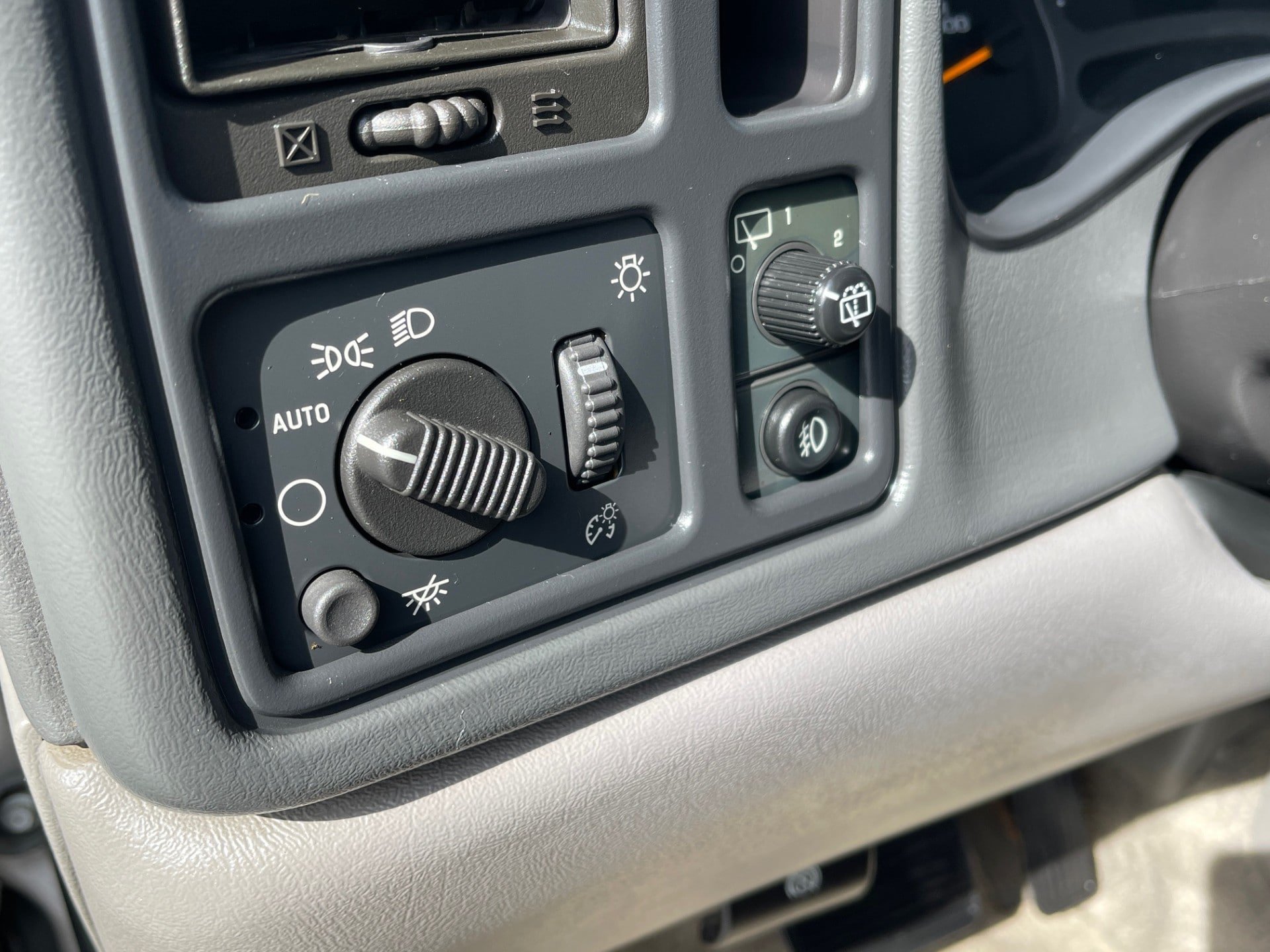 Used 2003 Chevrolet Suburban LS w/ LS Preferred Equipment Group RWD image 14