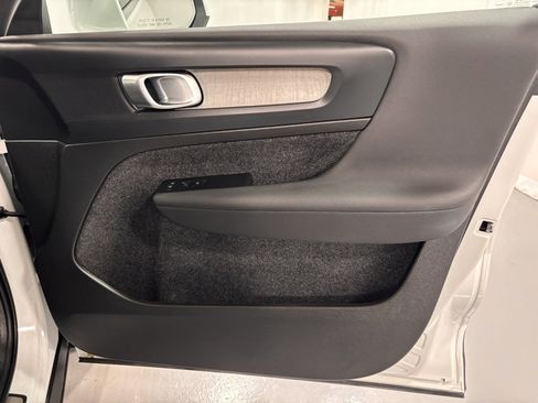 Certified 2025 Volvo XC40 B5 Plus image 19