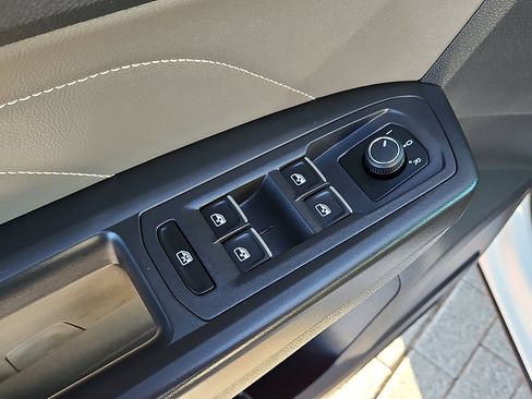 Certified 2023 Volkswagen Atlas Cross Sport SE image 13