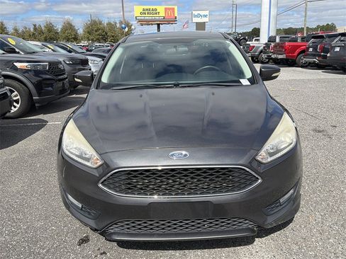 Used 2016 Ford Focus SE w/ SE Sport Package image 9