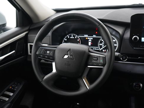 Used 2023 Mitsubishi Outlander SE AWD/4WD image 15