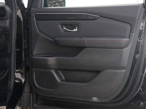 Used 2025 Honda Pilot Black Edition image 11